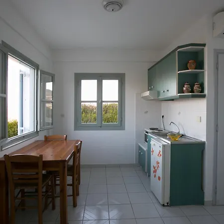 Avraam Naousa * Livadia (Paros)